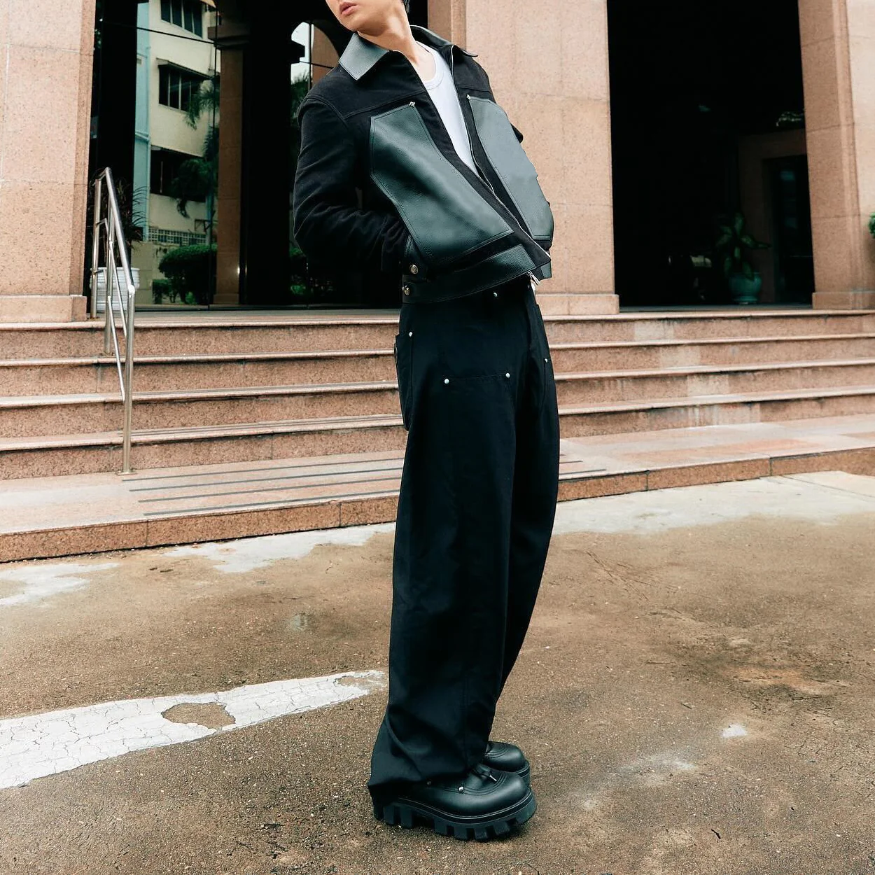 NOIR PATCH LEATHER JACKET - Image 5